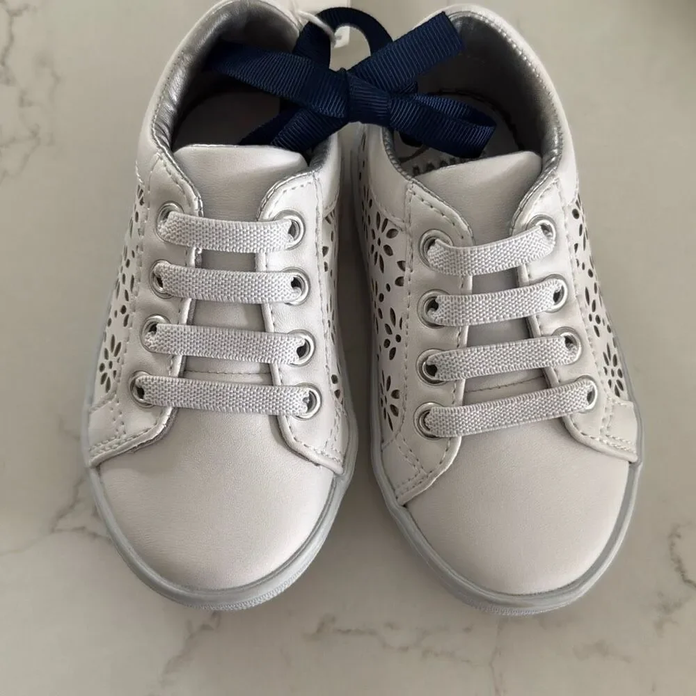 Janie and Jack Eyelet Sneaker in White and Silver Size 6